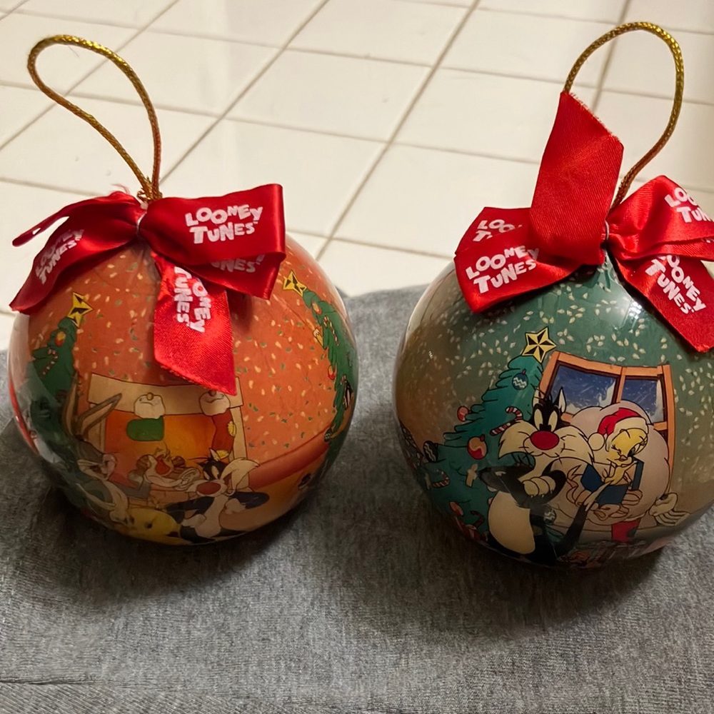Set of 2 Vintage Looney Tunes Christmas ornaments